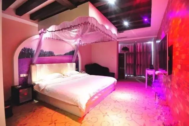 鄭州鐘愛情侶酒店設(shè)計(jì)