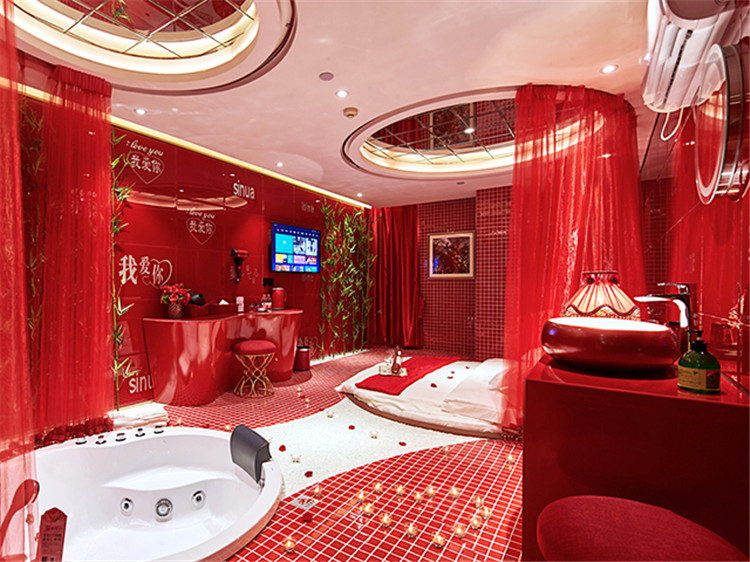 濟(jì)南萬愛情侶主題酒店設(shè)計(jì)突出浪漫 燈光設(shè)計(jì)更精彩