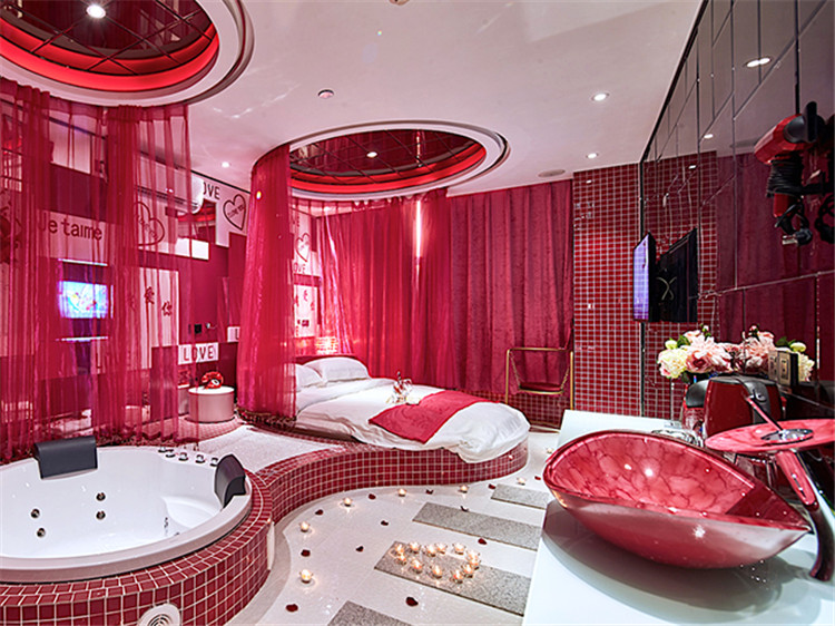 濟(jì)南萬愛情侶主題酒店設(shè)計(jì)突出浪漫 燈光設(shè)計(jì)更精彩