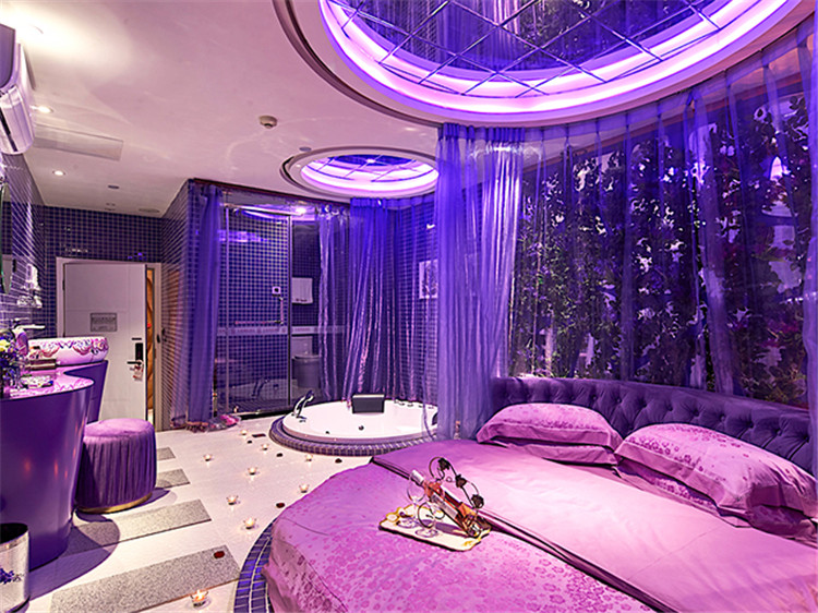 濟(jì)南萬愛情侶主題酒店設(shè)計(jì)突出浪漫 燈光設(shè)計(jì)更精彩