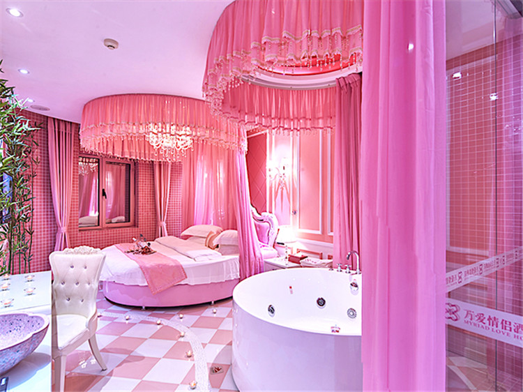 濟(jì)南萬愛情侶主題酒店設(shè)計(jì)突出浪漫 燈光設(shè)計(jì)更精彩