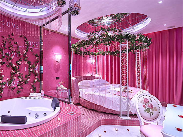 濟(jì)南萬愛情侶主題酒店設(shè)計(jì)突出浪漫 燈光設(shè)計(jì)更精彩