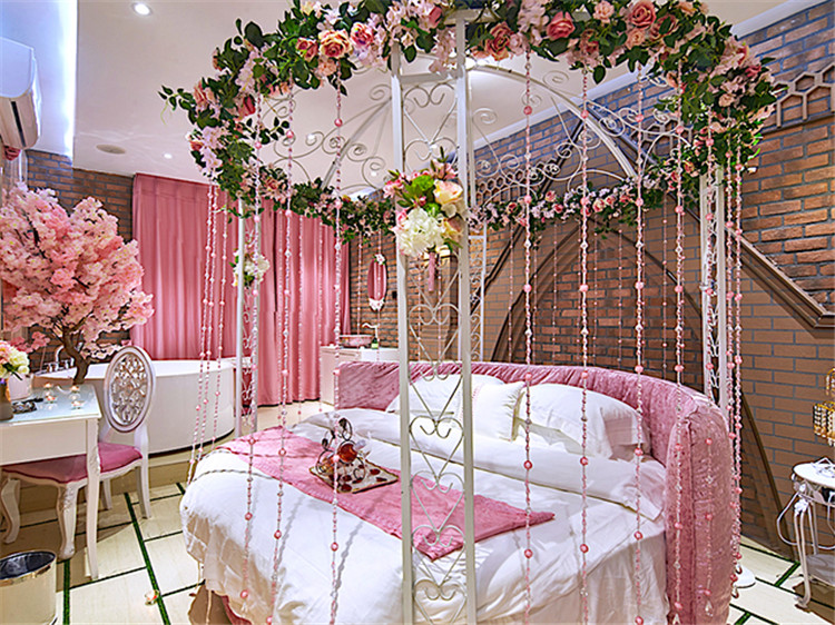 濟(jì)南萬愛情侶主題酒店設(shè)計(jì)突出浪漫 燈光設(shè)計(jì)更精彩