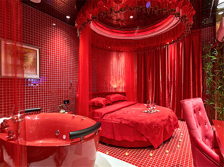 濟(jì)南萬愛情侶主題酒店設(shè)計(jì)突出浪漫 燈光設(shè)計(jì)更精彩